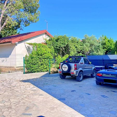 Adria Holiday Home Пинезичи Экстерьер фото