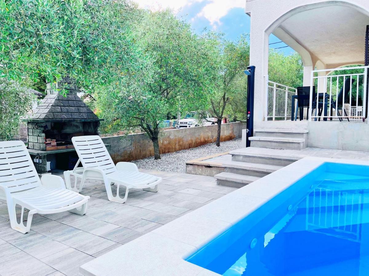 Adria Holiday Home Пинезичи Экстерьер фото
