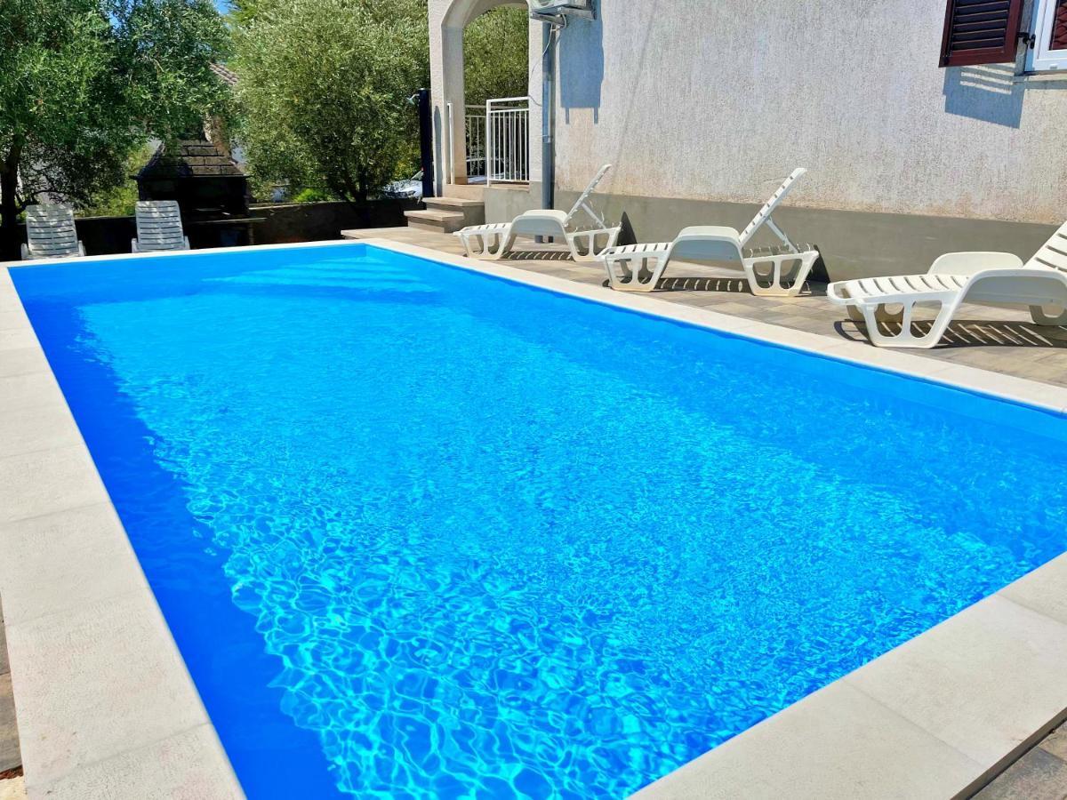 Adria Holiday Home Пинезичи Экстерьер фото