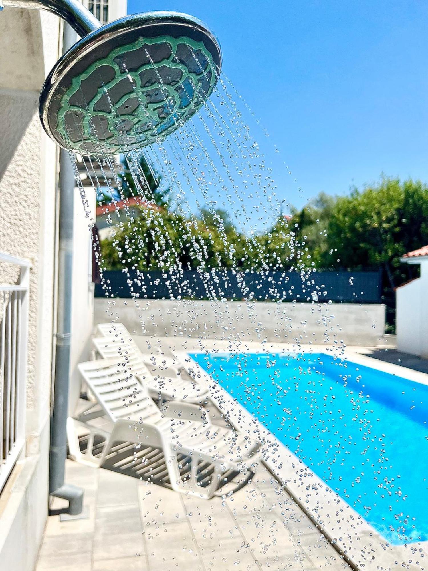 Adria Holiday Home Пинезичи Экстерьер фото